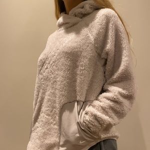 Woman’s nike fuzzy pull over